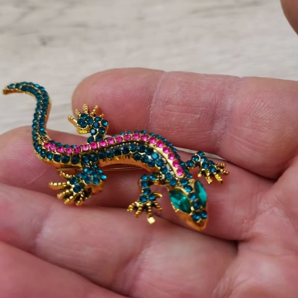 Betsey Johnson Blue Lizard Colorful Reptile Brooch - Picture 2 of 8